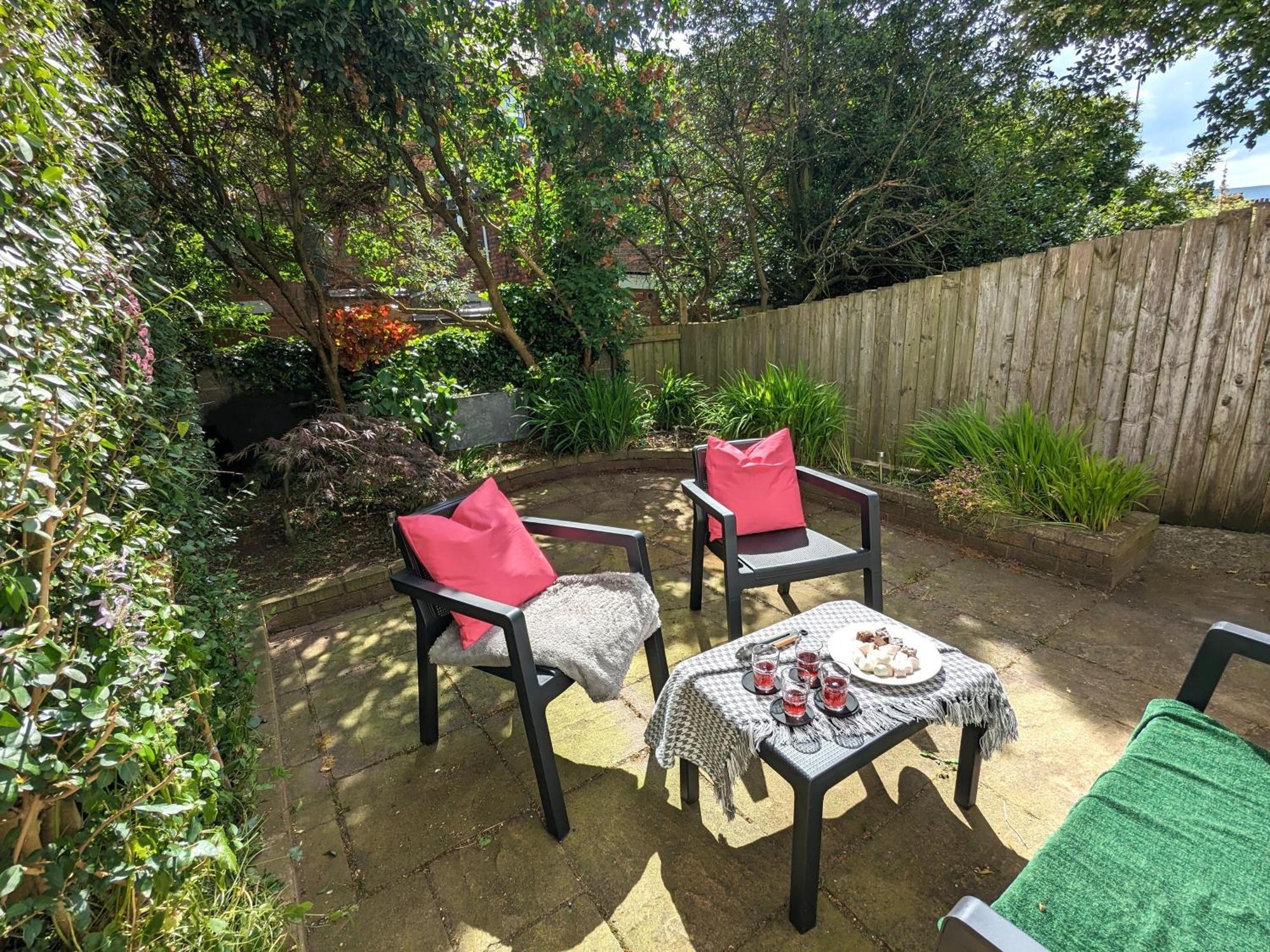 Heart Of Belfast With Private Garden Villa Bagian luar foto